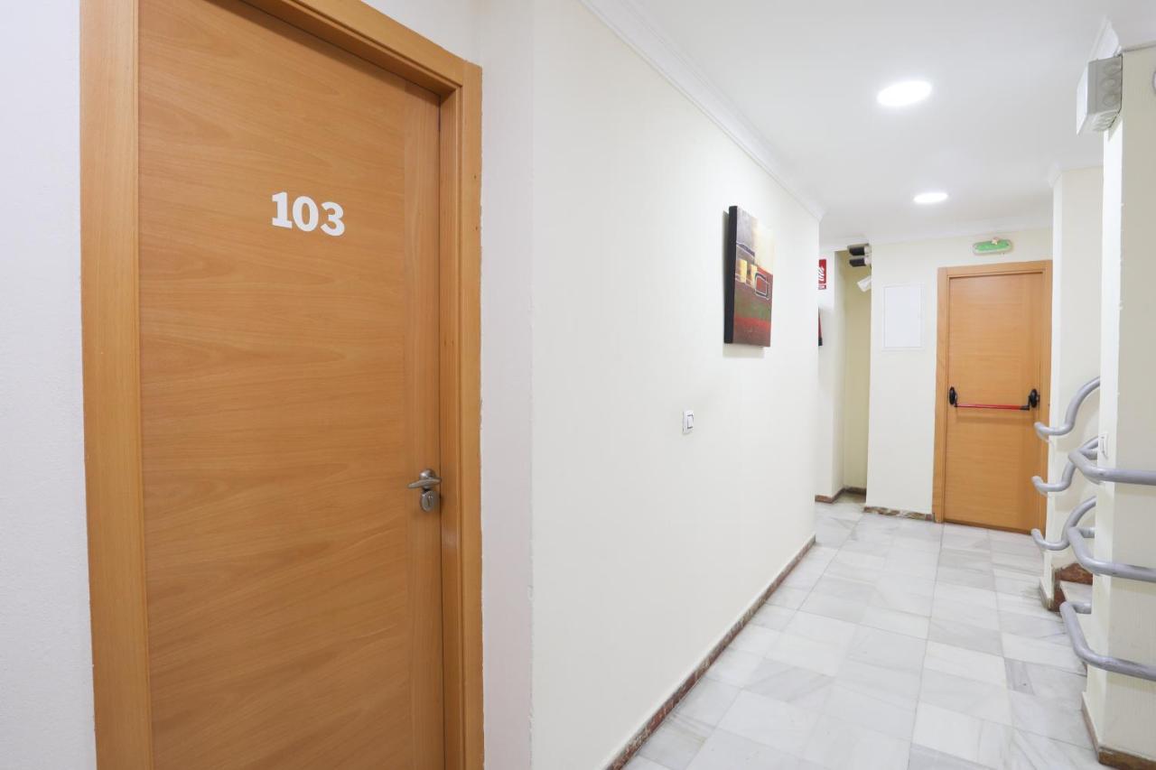Hostal La Campana Ла-Линеа-де-ла-Консепсьон Экстерьер фото
