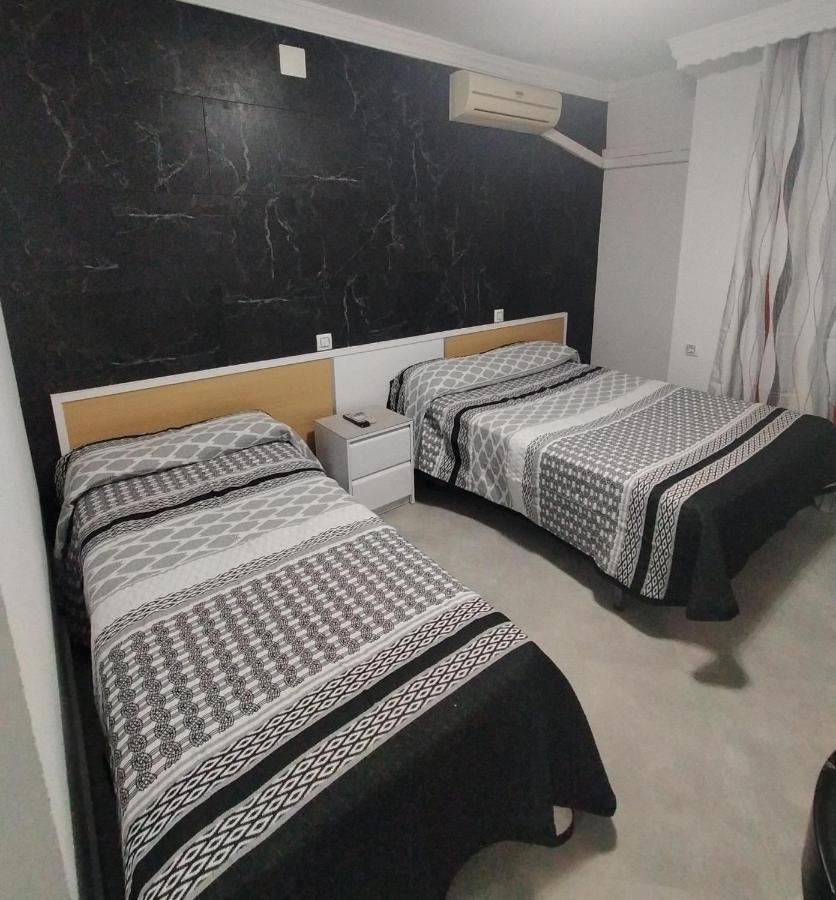 Hostal La Campana Ла-Линеа-де-ла-Консепсьон Экстерьер фото