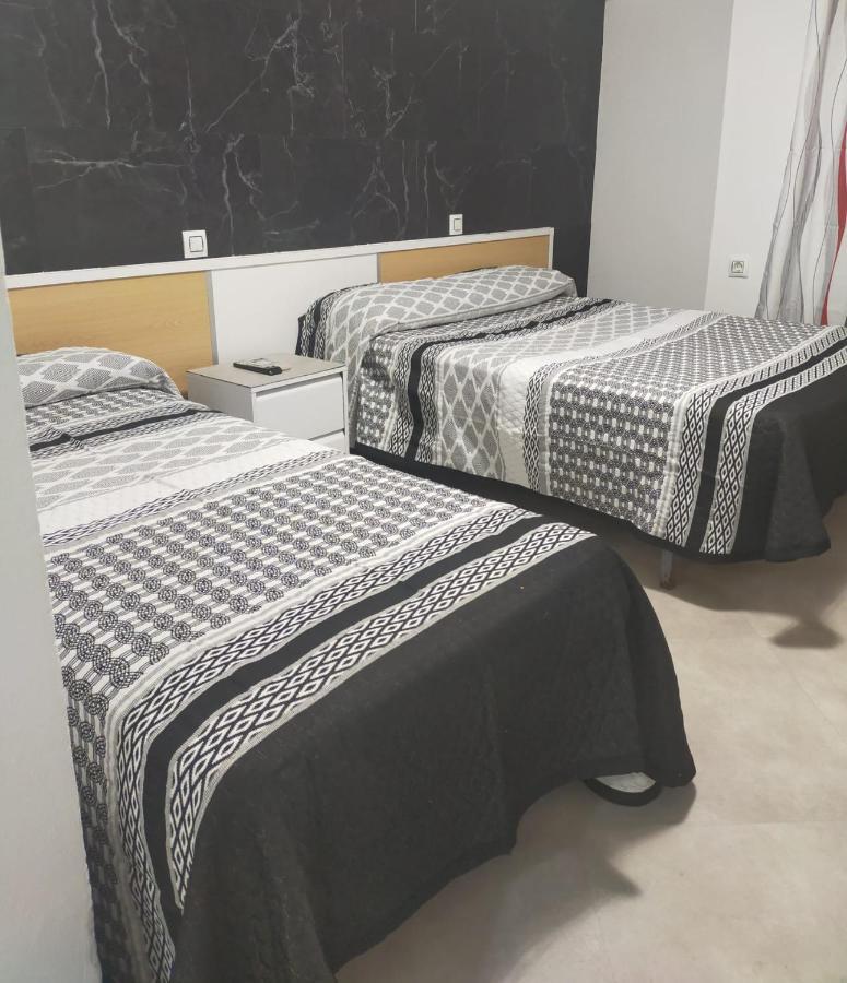 Hostal La Campana Ла-Линеа-де-ла-Консепсьон Экстерьер фото