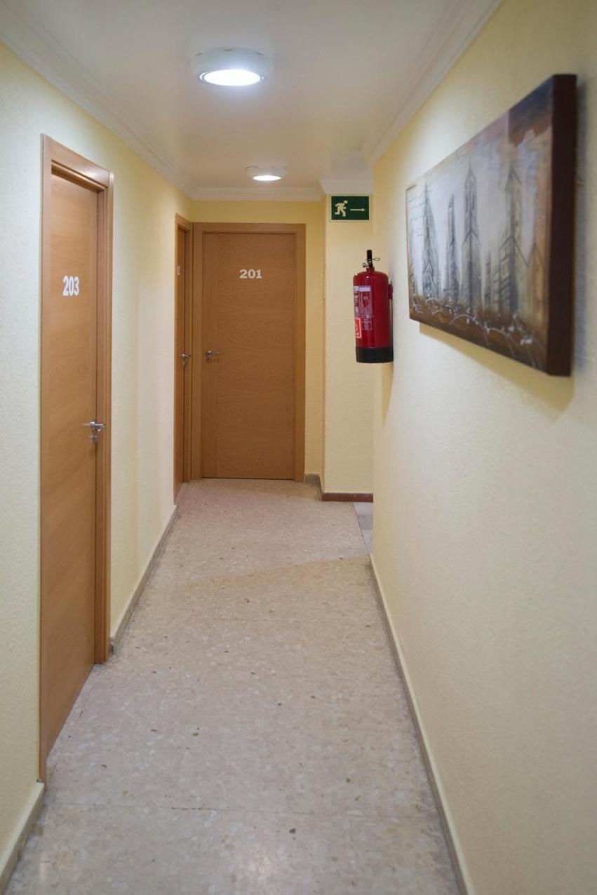 Hostal La Campana Ла-Линеа-де-ла-Консепсьон Экстерьер фото