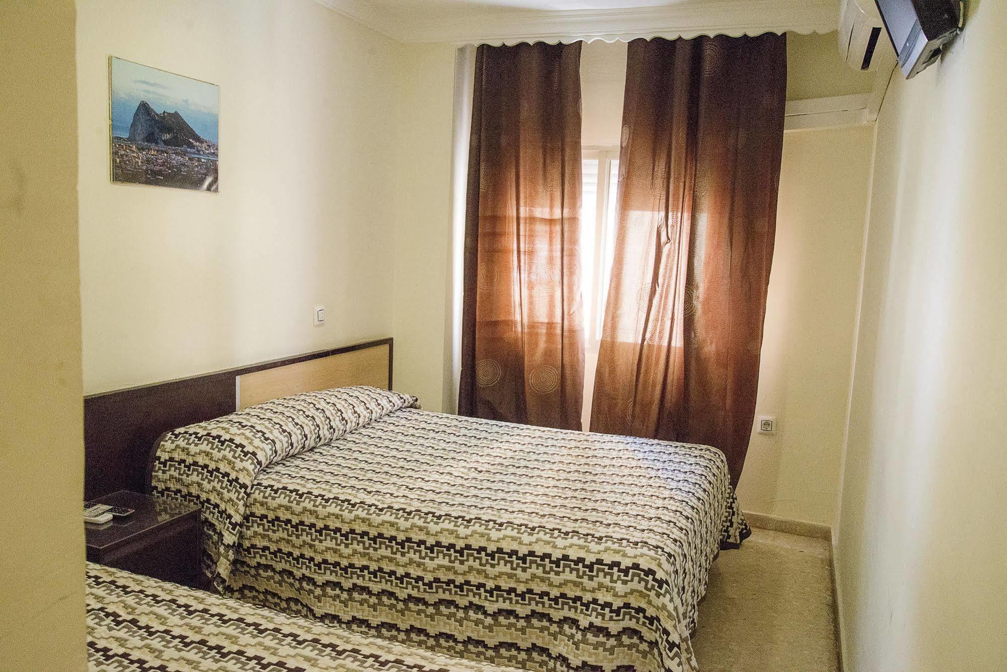 Hostal La Campana Ла-Линеа-де-ла-Консепсьон Экстерьер фото