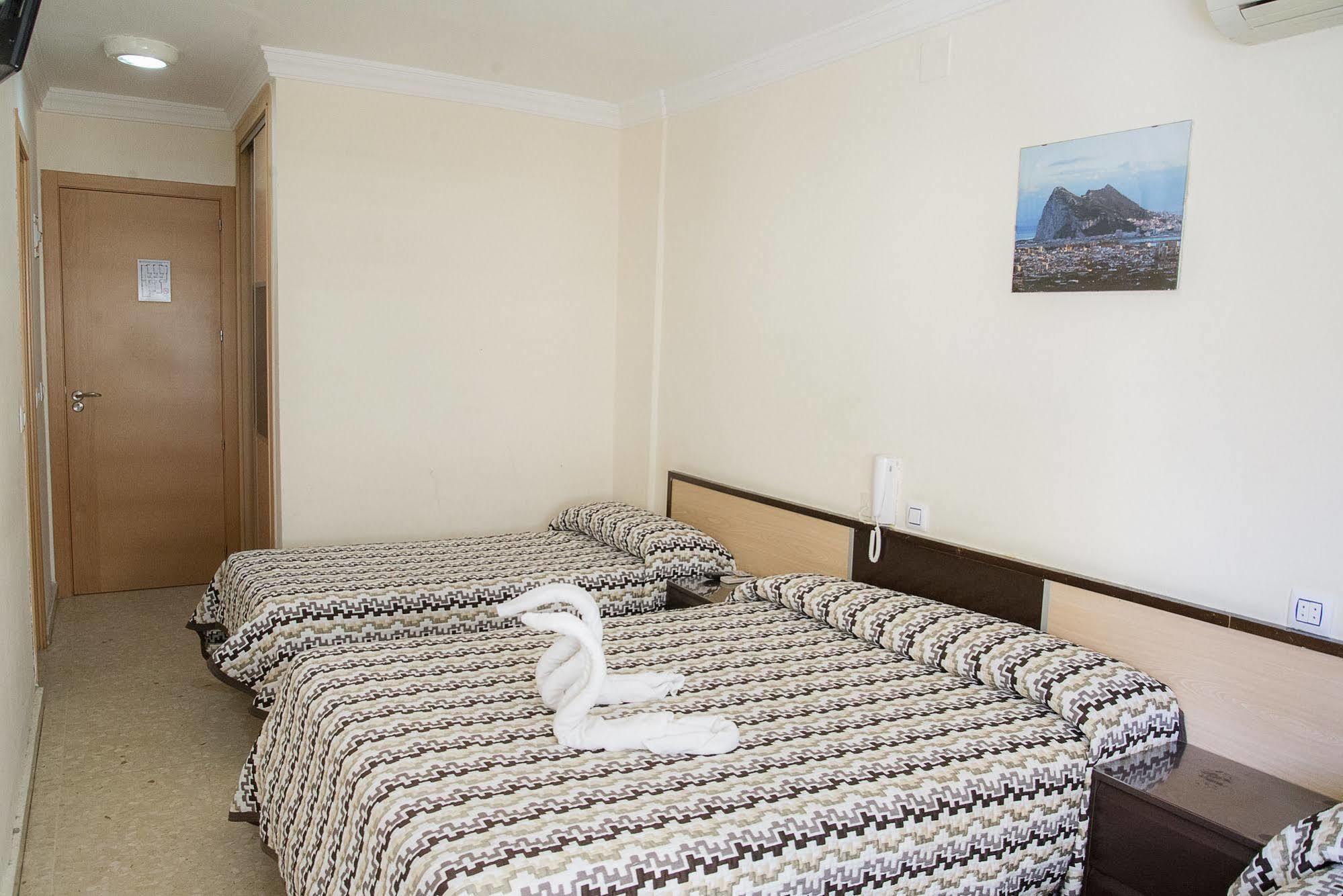 Hostal La Campana Ла-Линеа-де-ла-Консепсьон Экстерьер фото