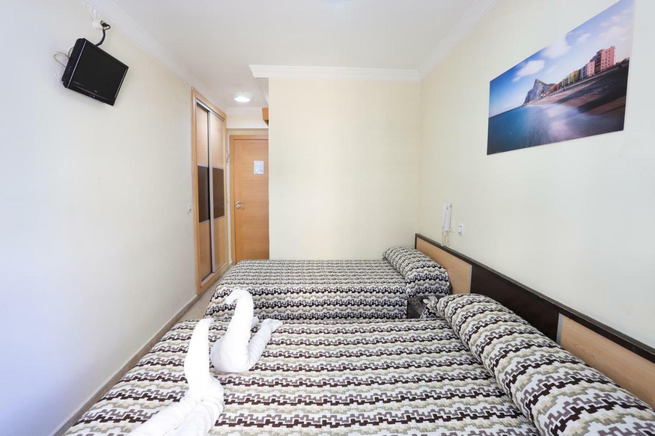 Hostal La Campana Ла-Линеа-де-ла-Консепсьон Экстерьер фото