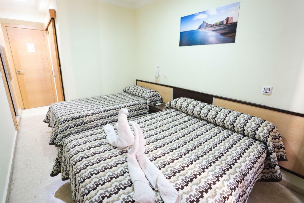 Hostal La Campana Ла-Линеа-де-ла-Консепсьон Экстерьер фото