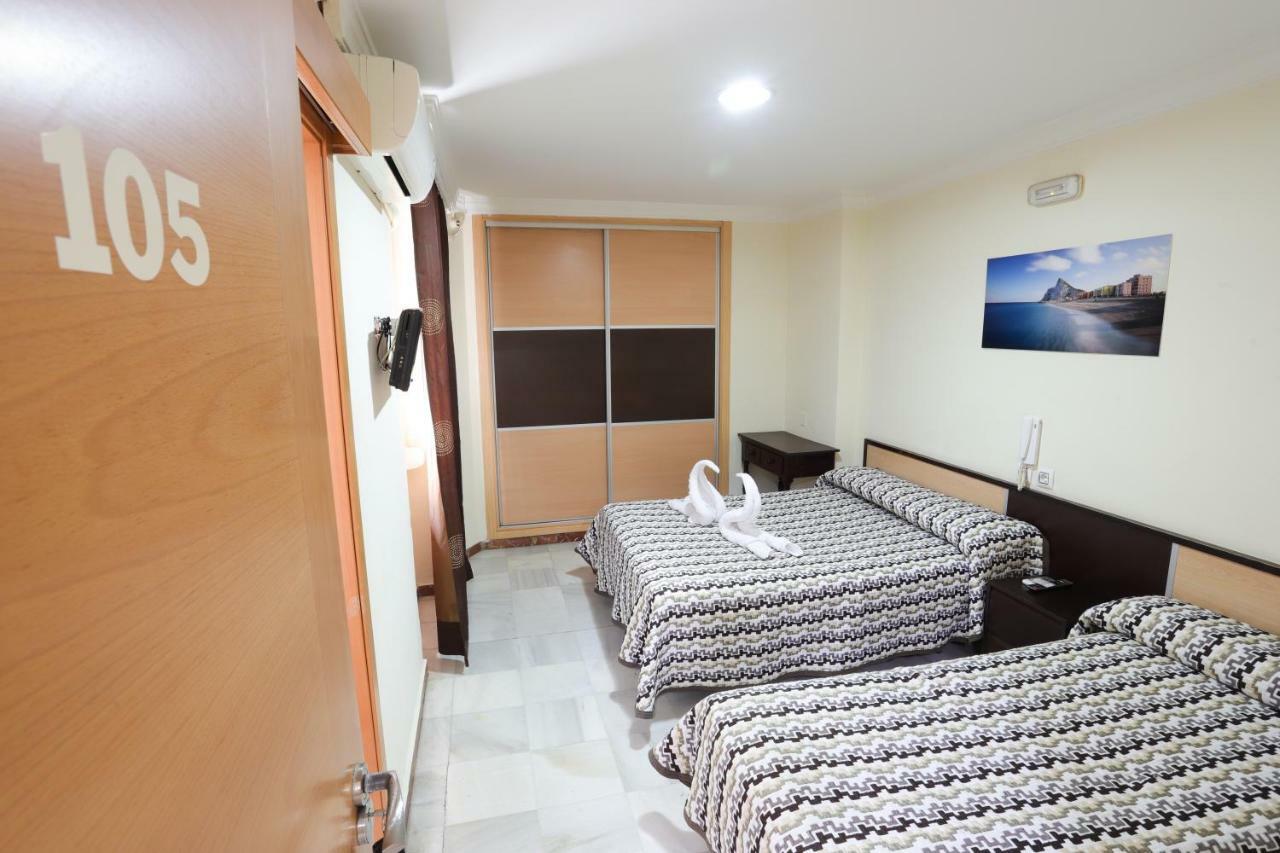 Hostal La Campana Ла-Линеа-де-ла-Консепсьон Экстерьер фото