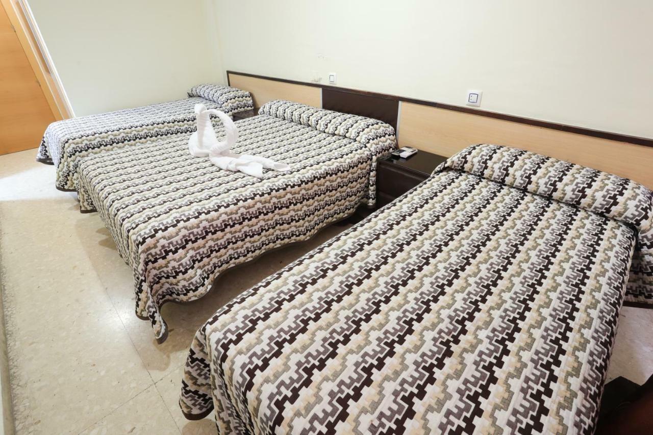 Hostal La Campana Ла-Линеа-де-ла-Консепсьон Экстерьер фото