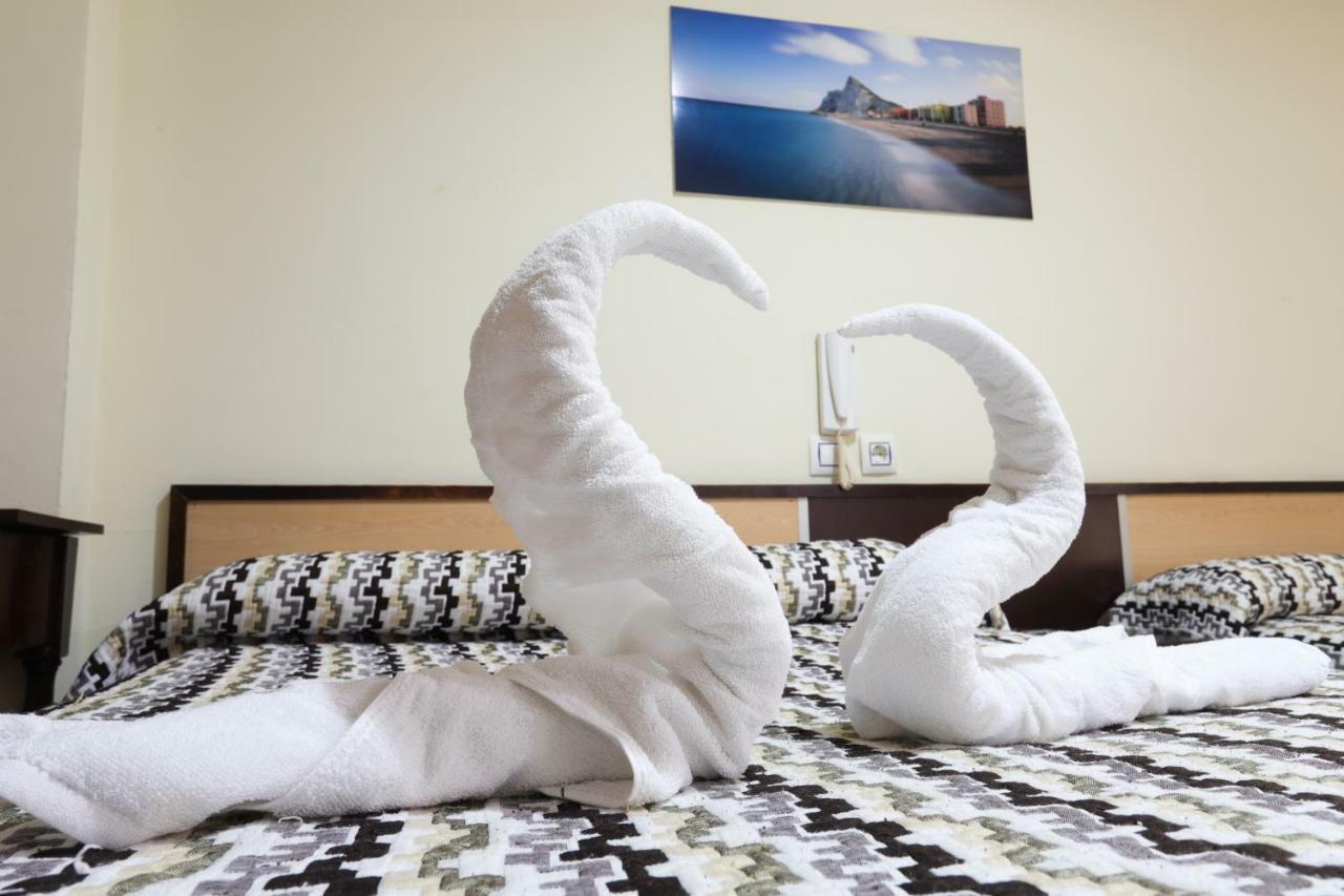Hostal La Campana Ла-Линеа-де-ла-Консепсьон Экстерьер фото