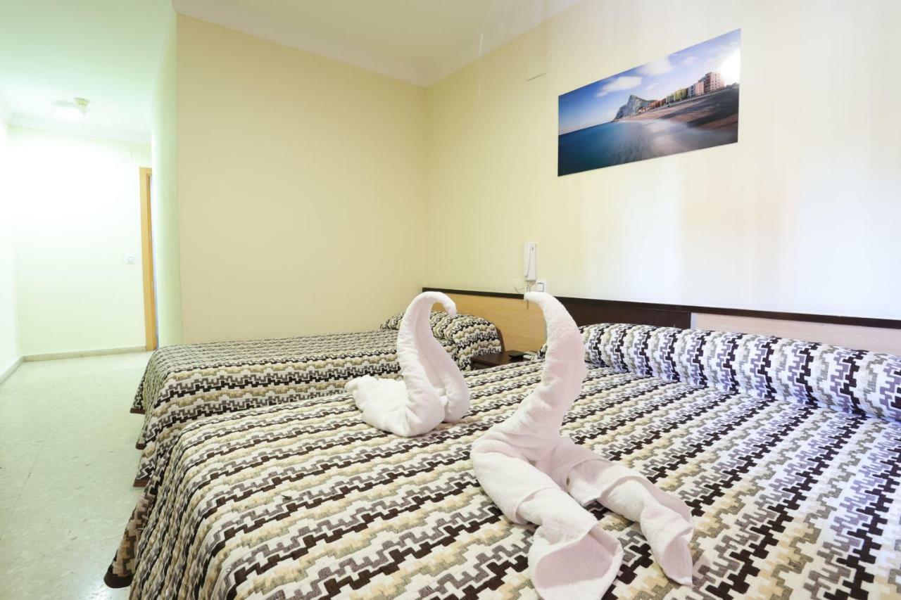 Hostal La Campana Ла-Линеа-де-ла-Консепсьон Экстерьер фото
