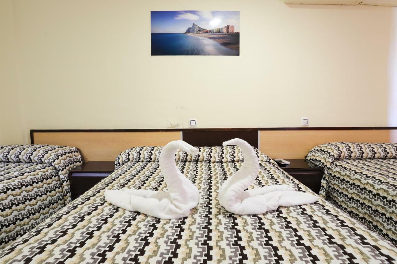 Hostal La Campana Ла-Линеа-де-ла-Консепсьон Экстерьер фото