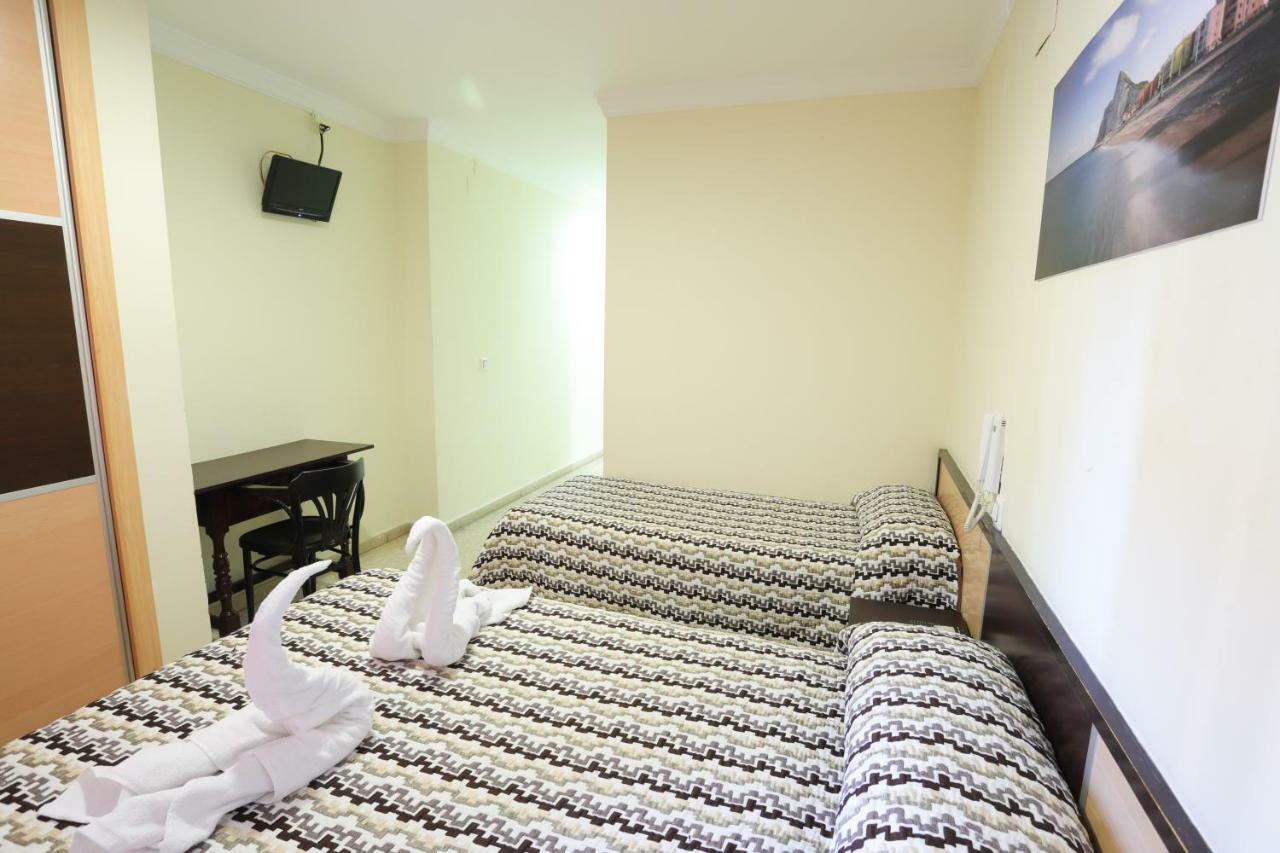 Hostal La Campana Ла-Линеа-де-ла-Консепсьон Экстерьер фото